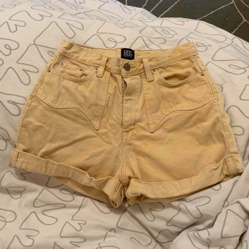 Urban Outfitters BDG Size 28 Cream Mom Hi Rise Jean Shorts